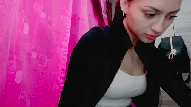 holy_juli live sex cam