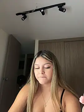 lunablossom_ live sex cam