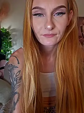 LessiaMia live sex cam