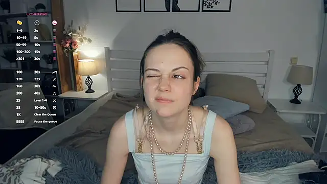 MalvinaTrafford live sex cam