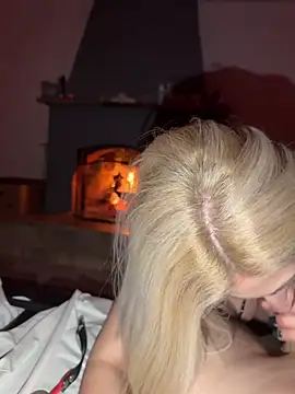 HOTLadyluna live sex cam