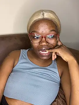 YummyMelanin117's cam snapshot