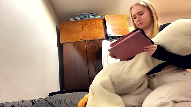 RoseBakeer's cam snapshot