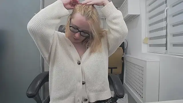 MaddyVelvet's cam snapshot