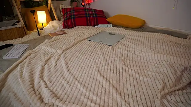 ScarletBlaze's cam snapshot