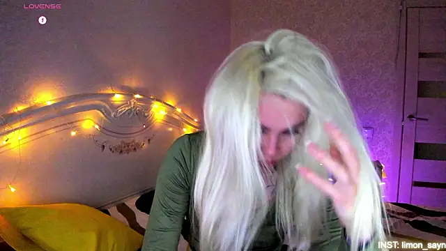 LillyMoure_'s cam snapshot