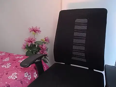 Naughtyy_stripgirl's cam snapshot