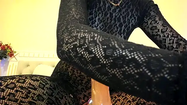 Politeeliza's cam snapshot