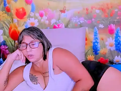 indianroxy's cam snapshot