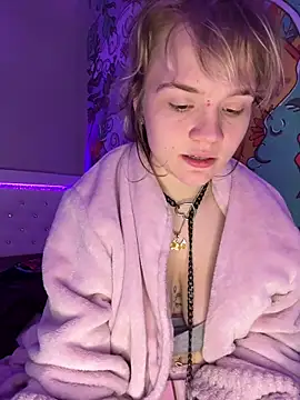 Cutiepiespanks's cam snapshot