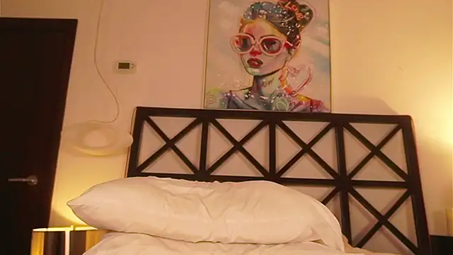 LunaMystyque live sex cam