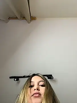 lunablossom_'s cam snapshot