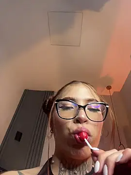 dreamleah_'s cam snapshot