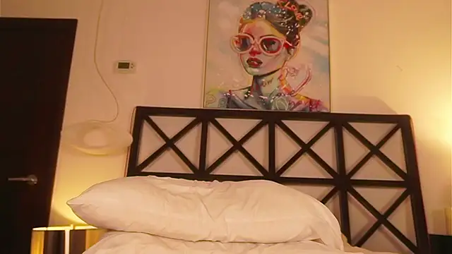 LunaMystyque live sex cam