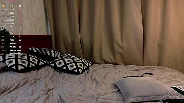 AuburnConfetti live sex cam