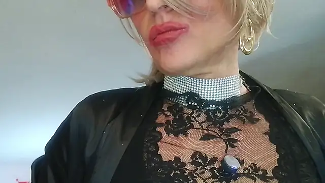 LadyOxana live sex cam