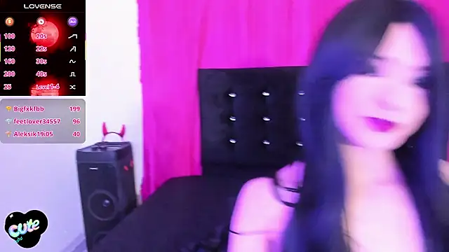 cutenaked_8 live sex cam