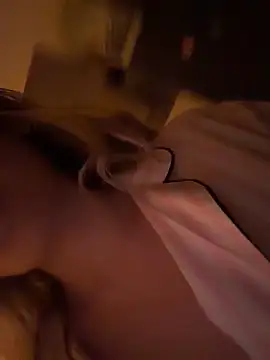 saliha_pinky_'s cam snapshot