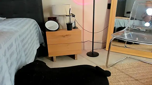 newmazee's cam snapshot