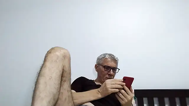 BIGUNCUTHARDCOCK live sex cam