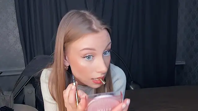 CarmenLipkin's cam snapshot