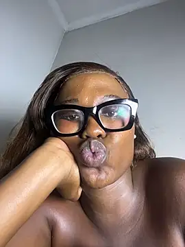 Moonzy77 live sex cam