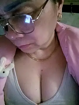 small-house123's cam snapshot