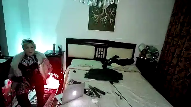 CharlotteVixxens live sex cam