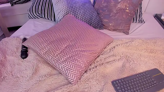 SeraphineBlu_'s cam snapshot