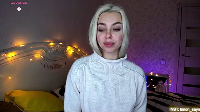 LillyMoure_'s cam snapshot