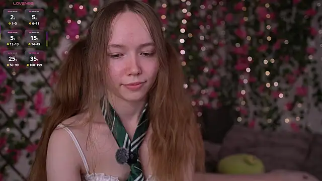 Petite_Polly's cam snapshot