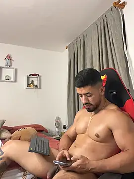 Ezzio_Scolaro live sex cam
