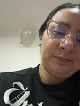 Abril_Luv live sex cam