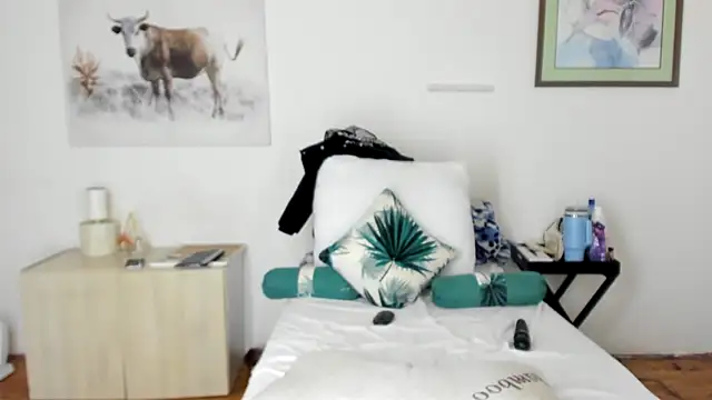 ConnieSmall24's cam snapshot