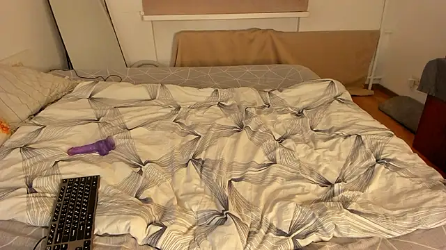 AvenGlow live sex cam