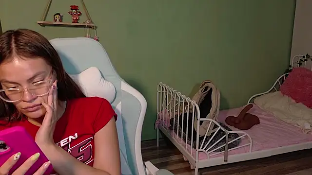 Emerald_Sparkles_'s cam snapshot