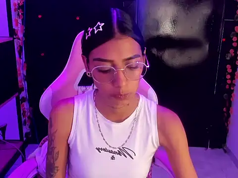 KarlaSlutSkinny__'s cam snapshot