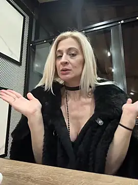 HOTLadyluna's cam snapshot