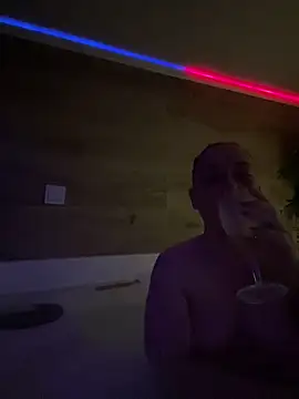 Reine_du_Vice84's cam snapshot