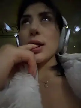 fiorella_paris's cam snapshot