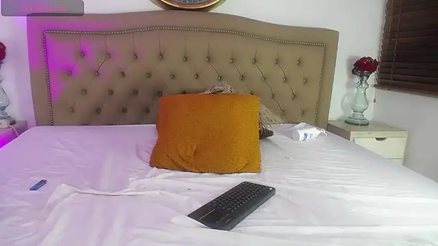 Adara_Ferrara live sex cam