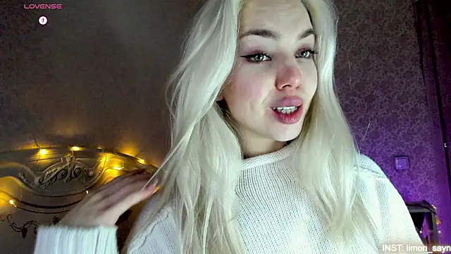 LillyMoure_'s cam snapshot