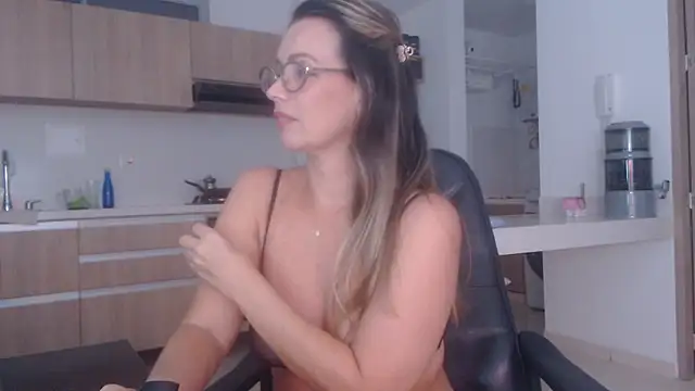 LovePaula live sex cam