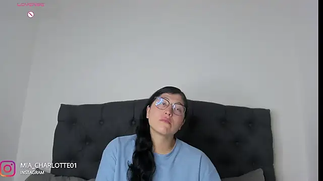 Mia_Charlotte2's cam snapshot
