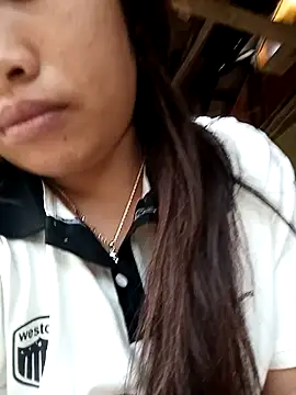 Nhung6969 live sex cam