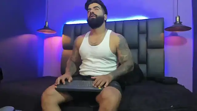 Lyon_vach live sex cam