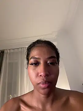 IamCrystal2 live sex cam