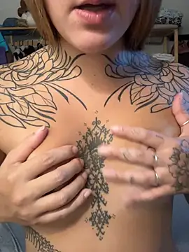 Camitattoo live sex cam