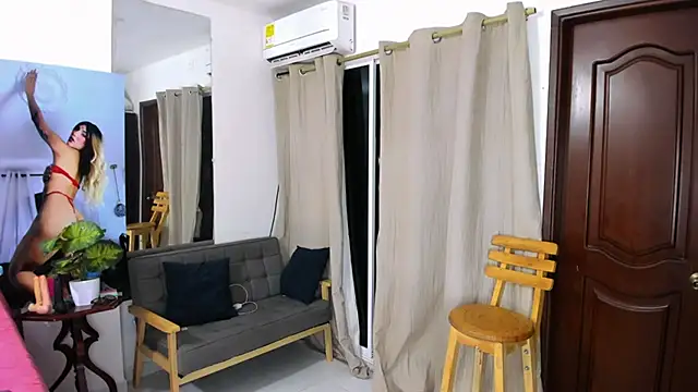 zou_quira live sex cam