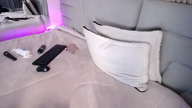 Miss_Loise's cam snapshot